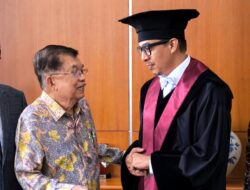 Hadiri Pengukuhan Guru Besar Prof Zainal Arifin Mockhtar, Jusuf Kalla: Kritik Merupakan Bagian dari Demokrasi