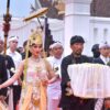 KDM Antar Mahkota Binokasih Kembali ke Museum Prabu Gesan Ulun
