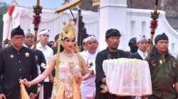 KDM Antar Mahkota Binokasih Kembali ke Museum Prabu Gesan Ulun