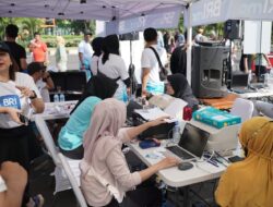 BRI Bekasi Siliwangi Manjakan Nasabah BRImo di CFD GOR Patriot